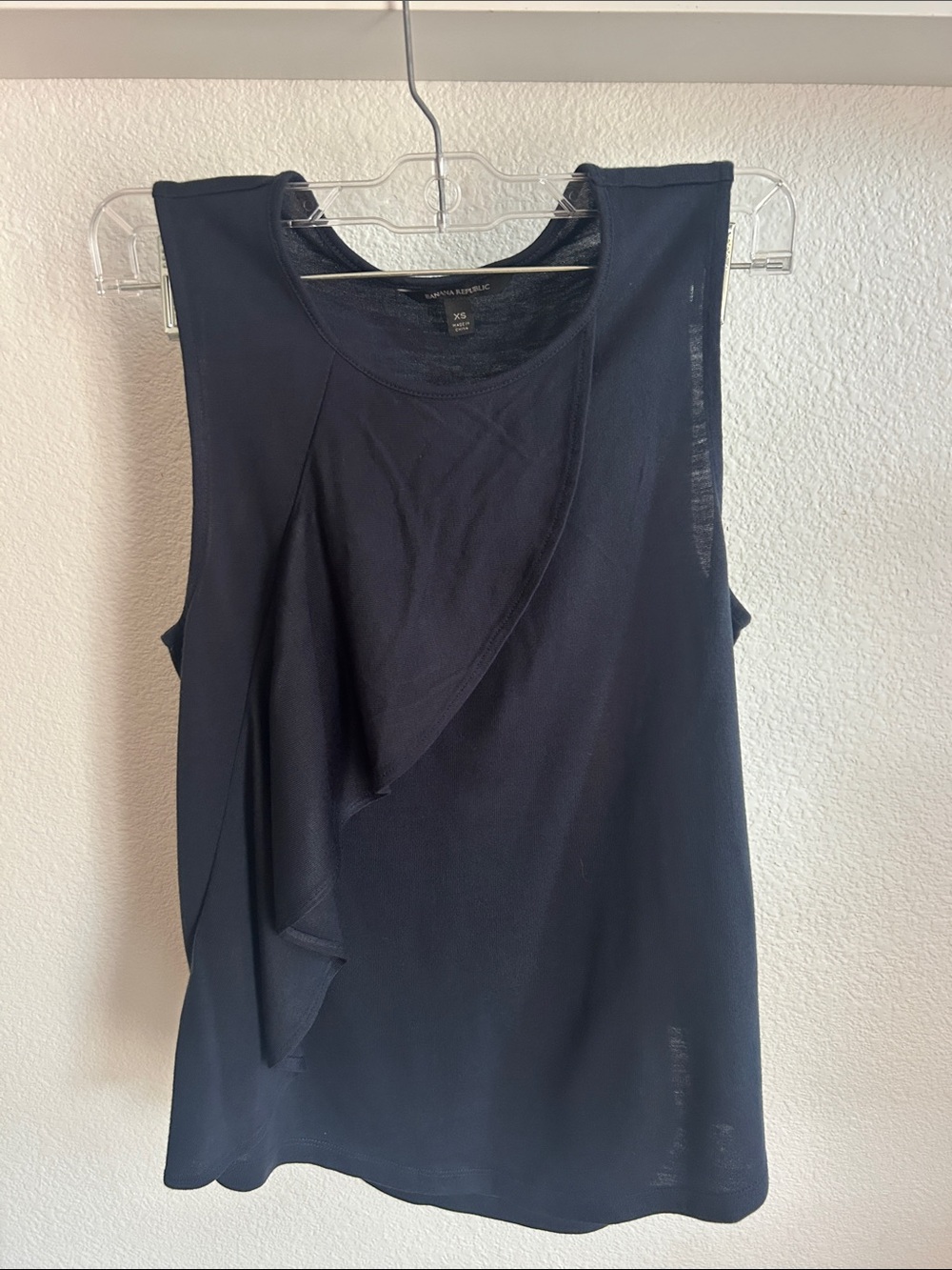 NWOT Banana Republic Navy Sleeveless Ruffle-Front Top size XS